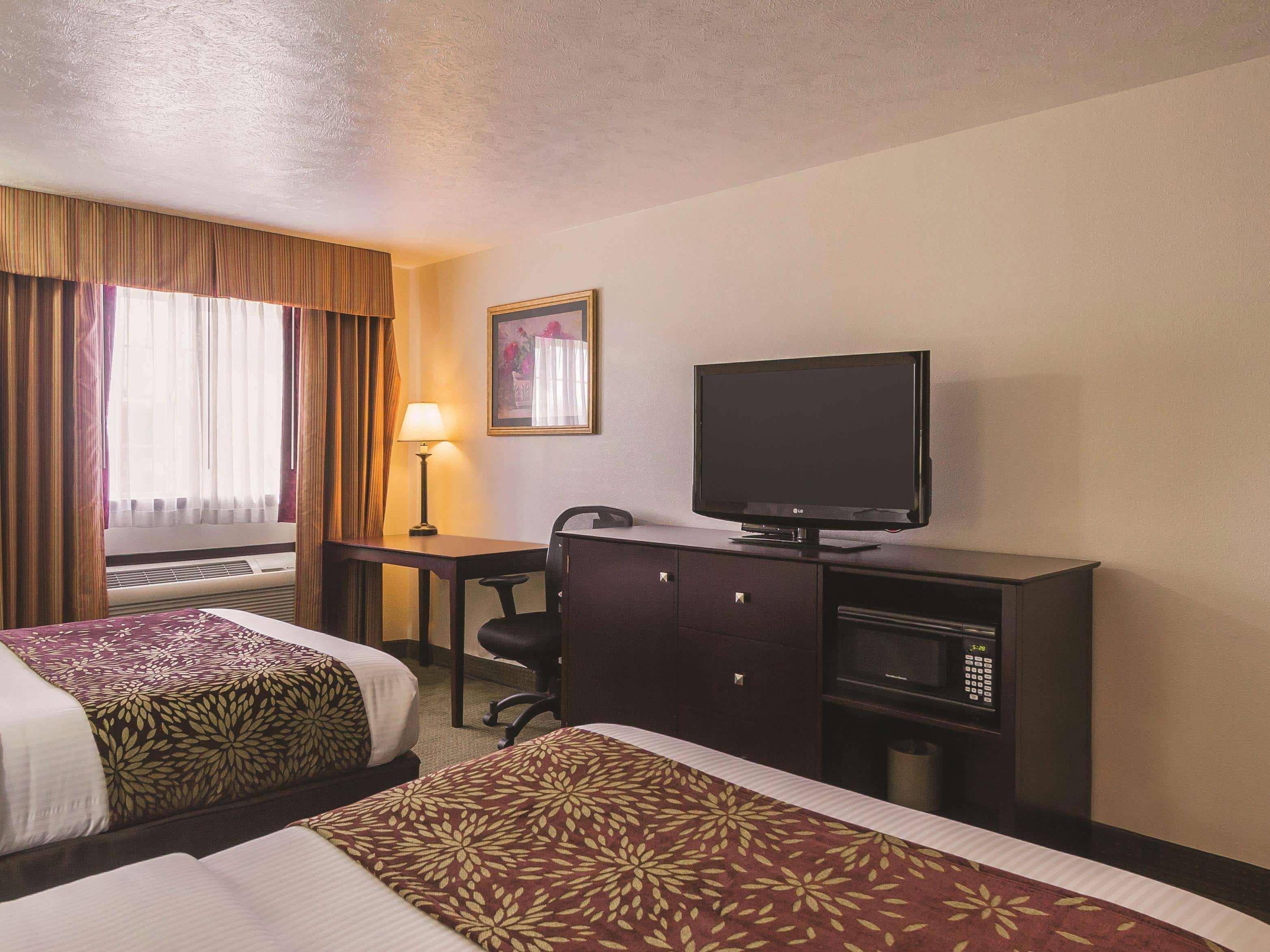 La Quinta By Wyndham Woodburn Hotel Exterior foto