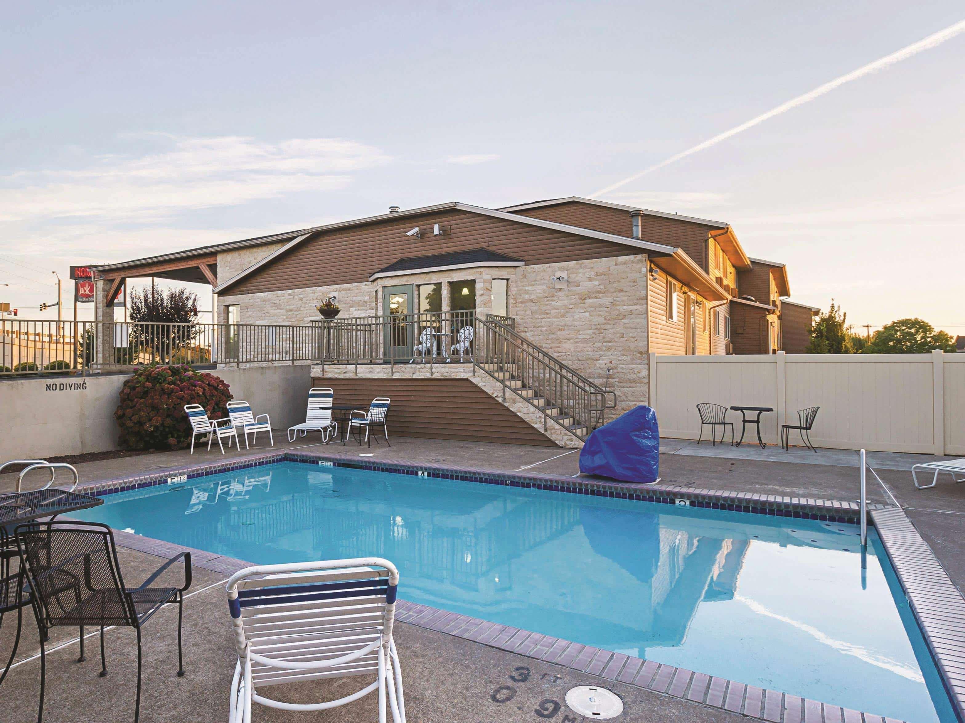 La Quinta By Wyndham Woodburn Hotel Exterior foto